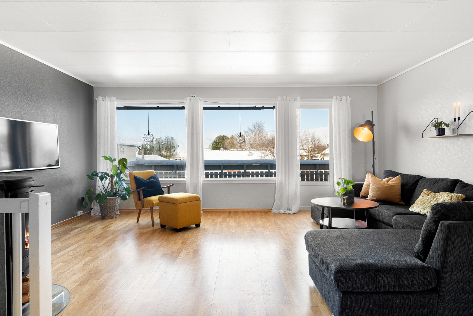 Boligen byr på en rekke gode kvaliteter som blant annet romslig og innholdsrik planløsning, store vindusflater og en generøs takhøyde Galleribilde