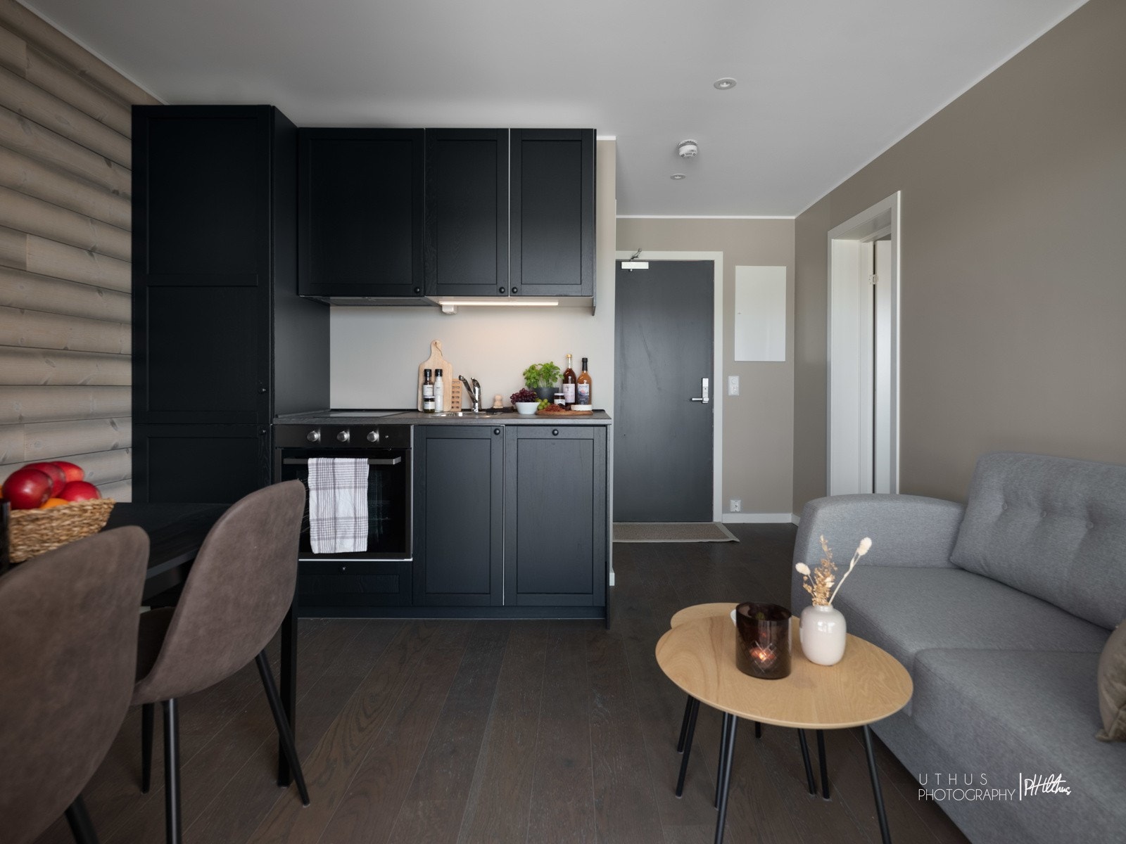 Stue og kjøkken i åpen løsning Galleribilde