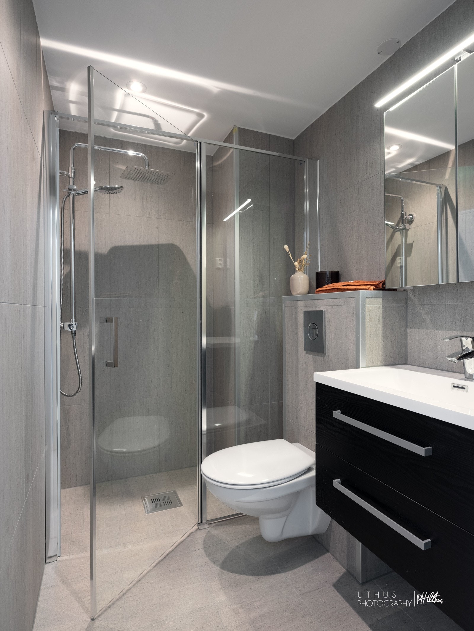 Pent flislagt bad Galleribilde