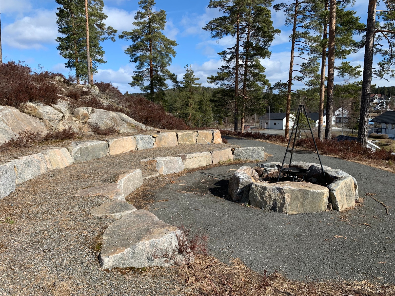 Bålplass i nabolaget Galleribilde