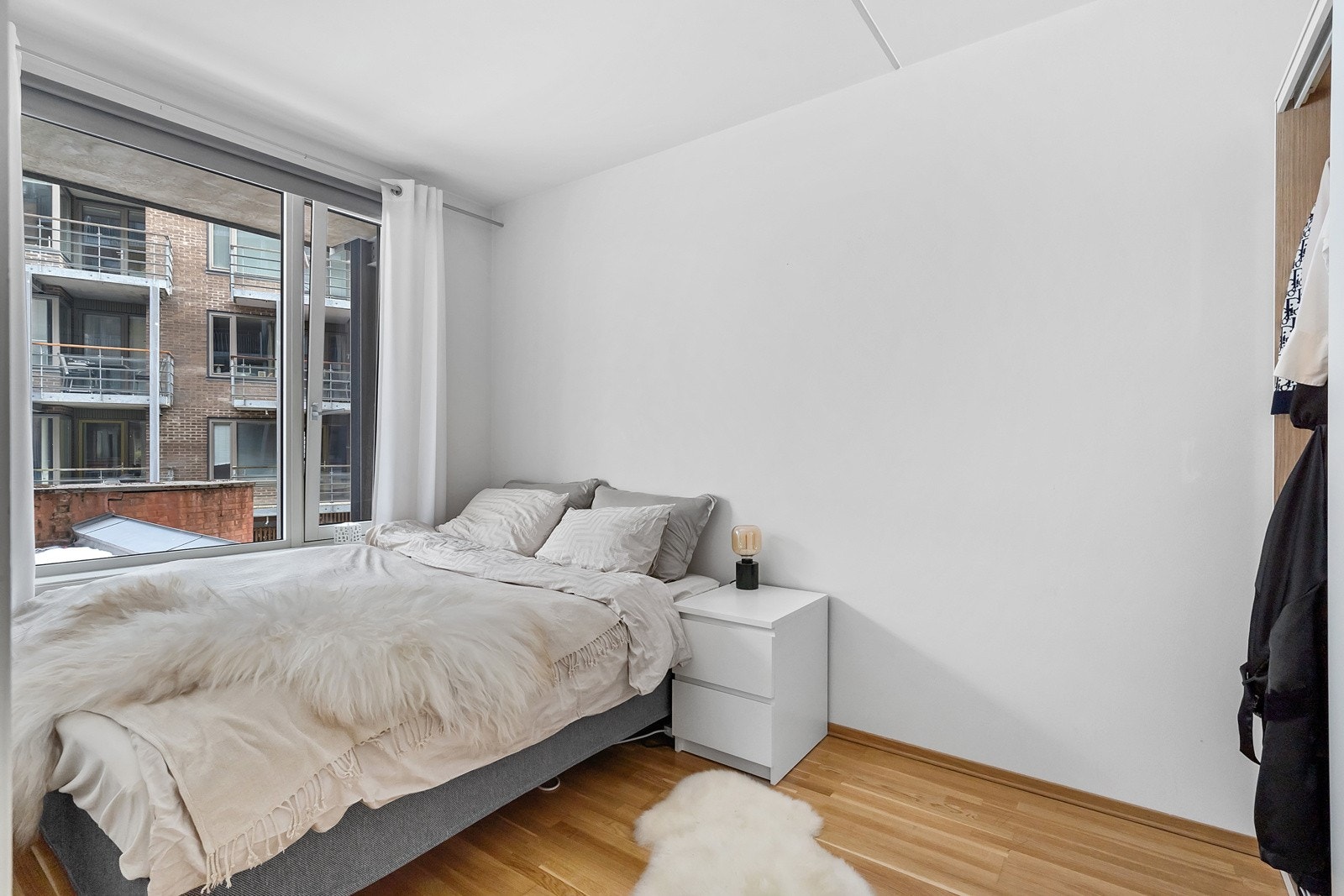 Det andre soverommet er på 9 m² og kan enkelt innredes som gjesterom eller kontor Galleribilde