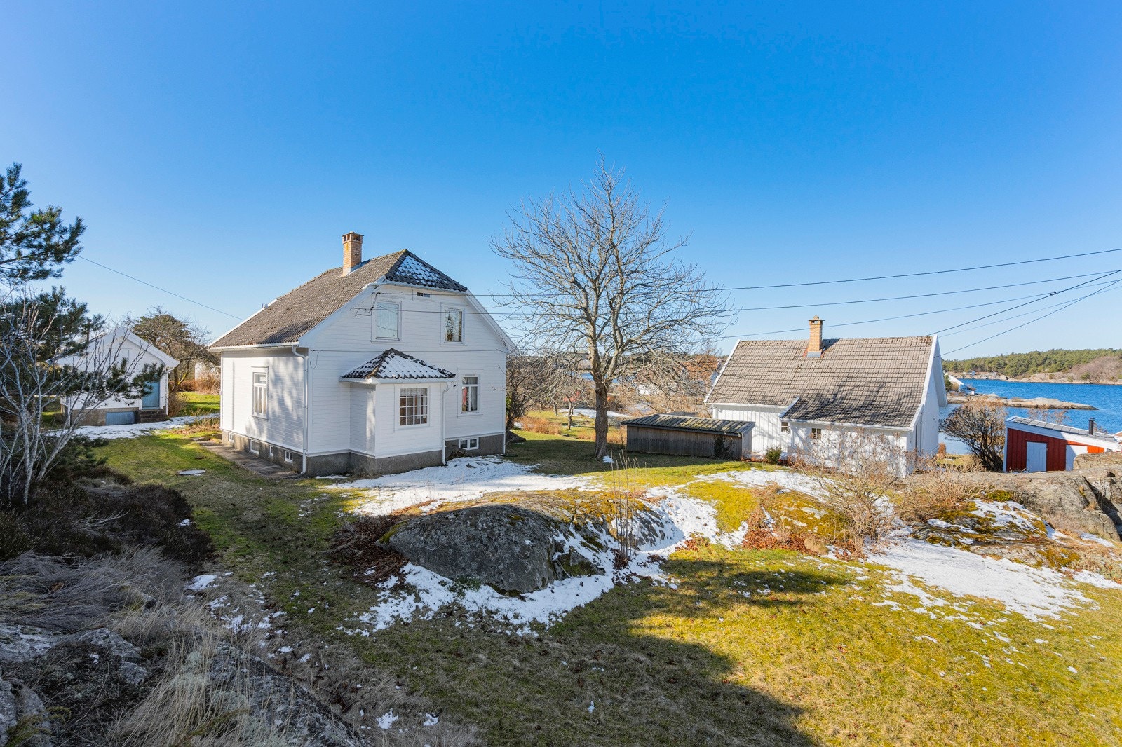 Flott uteområde rundt huset Galleribilde