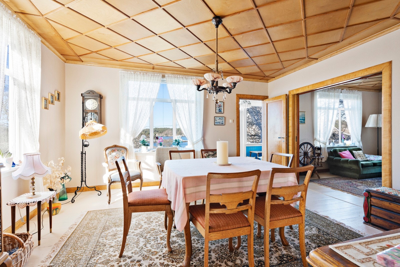 Fra spisestuen i 1.etg. Galleribilde