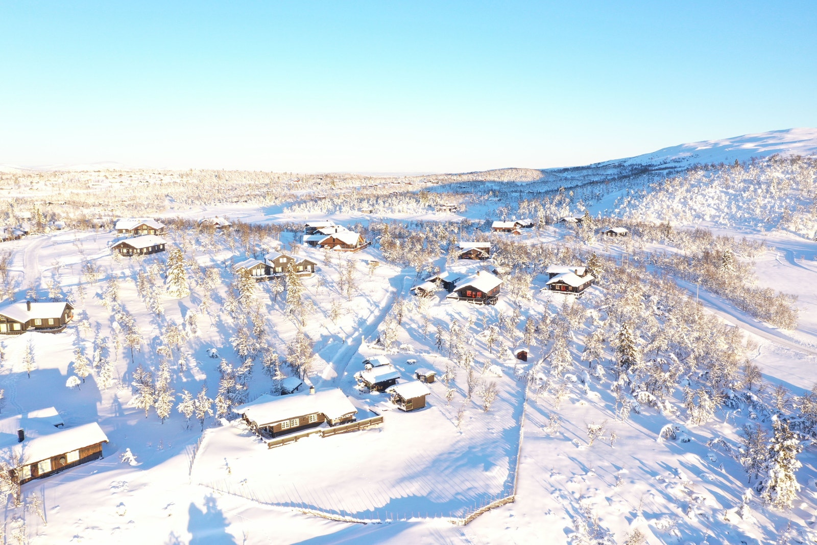 Idylliske Ølsjølitoppen på Lenningen i Valdres Galleribilde