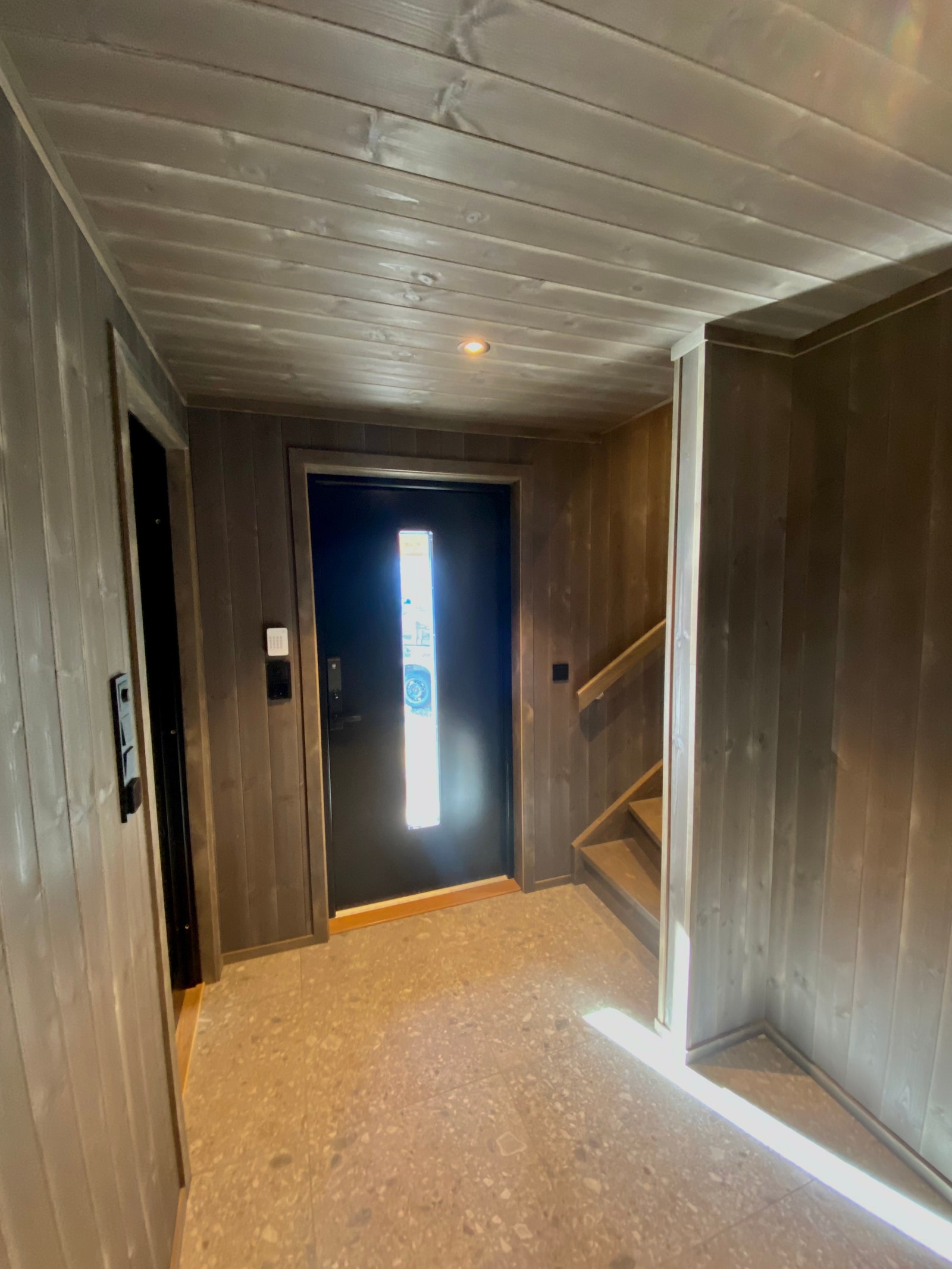 Gang med fliser og varmekabler Galleribilde