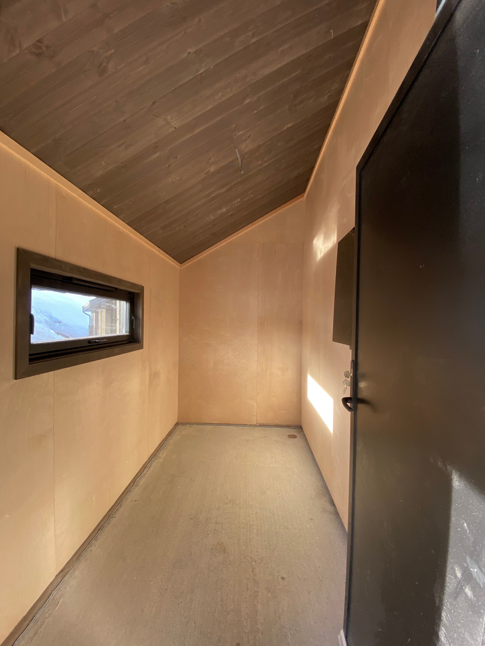 Romslig utvendig isolert smørebod Galleribilde