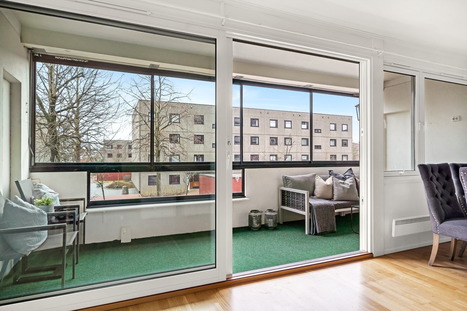 Når været er varmt og solen titter frem, kan du åpne opp glassene og kose deg med din egen lille oase Galleribilde