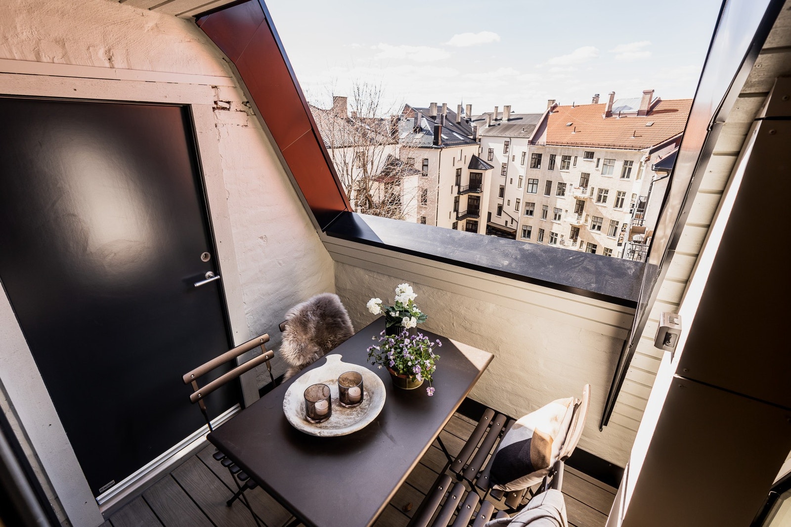 Flott terrasse på ca. 4,4kvm med langstrakt utsyn. Galleribilde