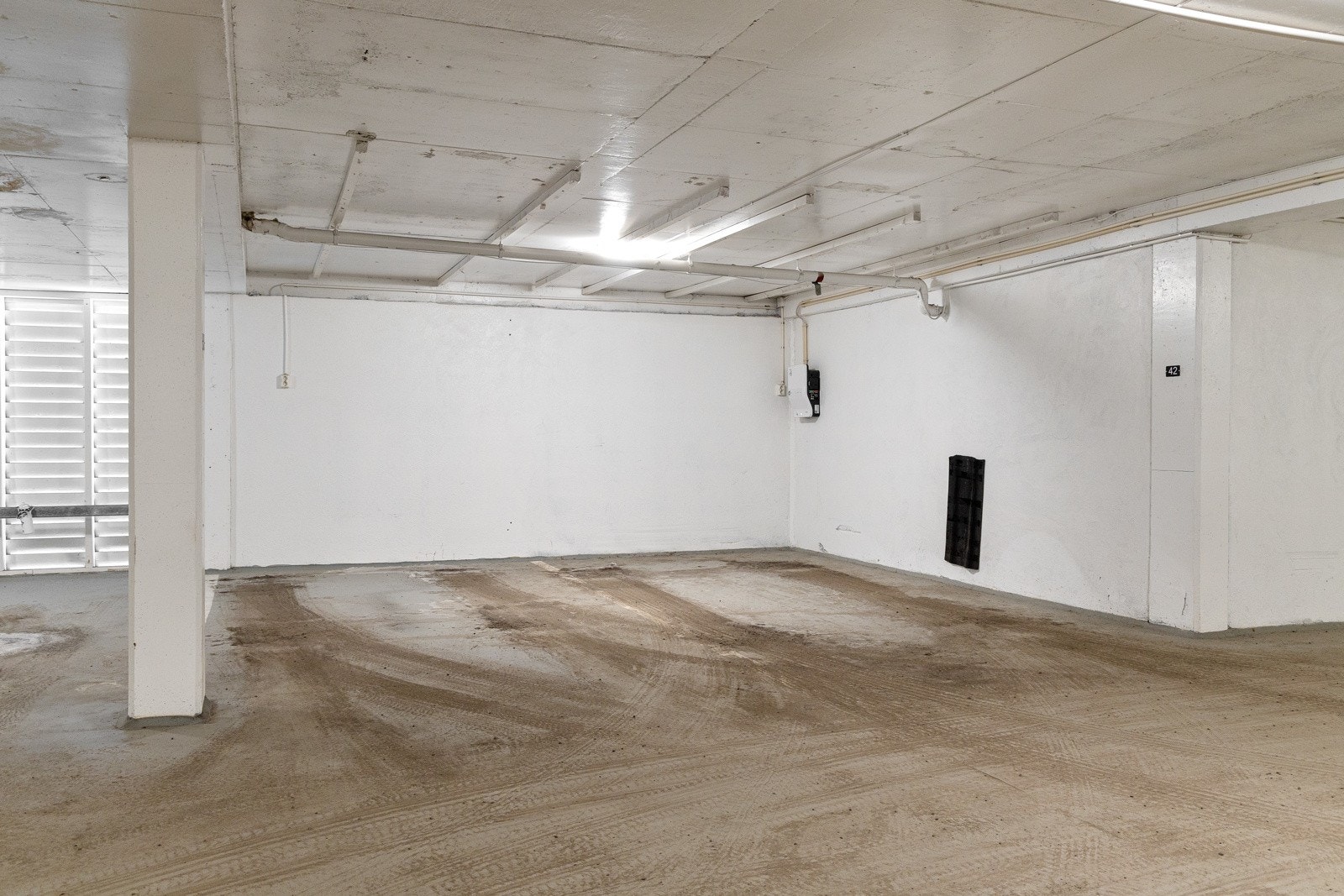 Med leiligheten følger bruksrett til garasjeplass i Hovseterveien 70 (under Rema 1000). Galleribilde