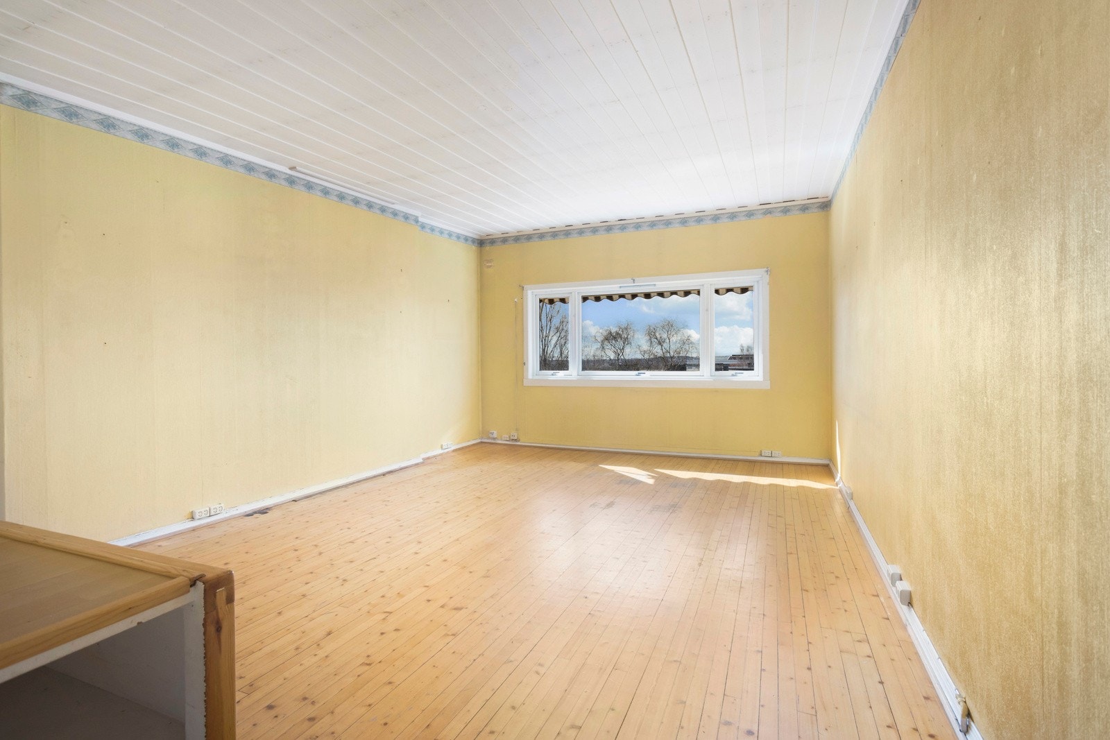 Mikael Ufuk v/Eie eiendomsmegling har gleden av å presentere Beverveien 25! En lys og romslig 4-roms med stort potensiale. Galleribilde