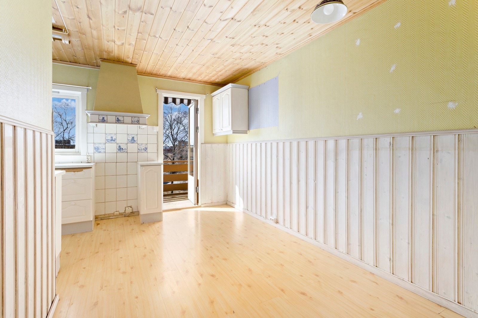 Boligens 1. etg. er romslig med egen spisestue Galleribilde