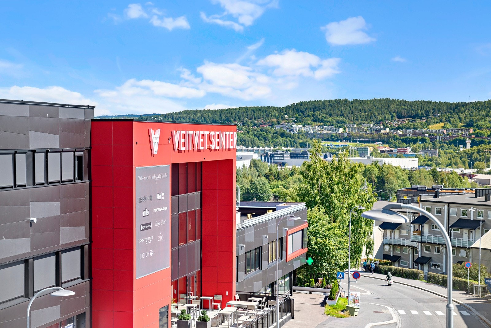 Veitvet Senter med et rikt utvalg av butikker. Galleribilde