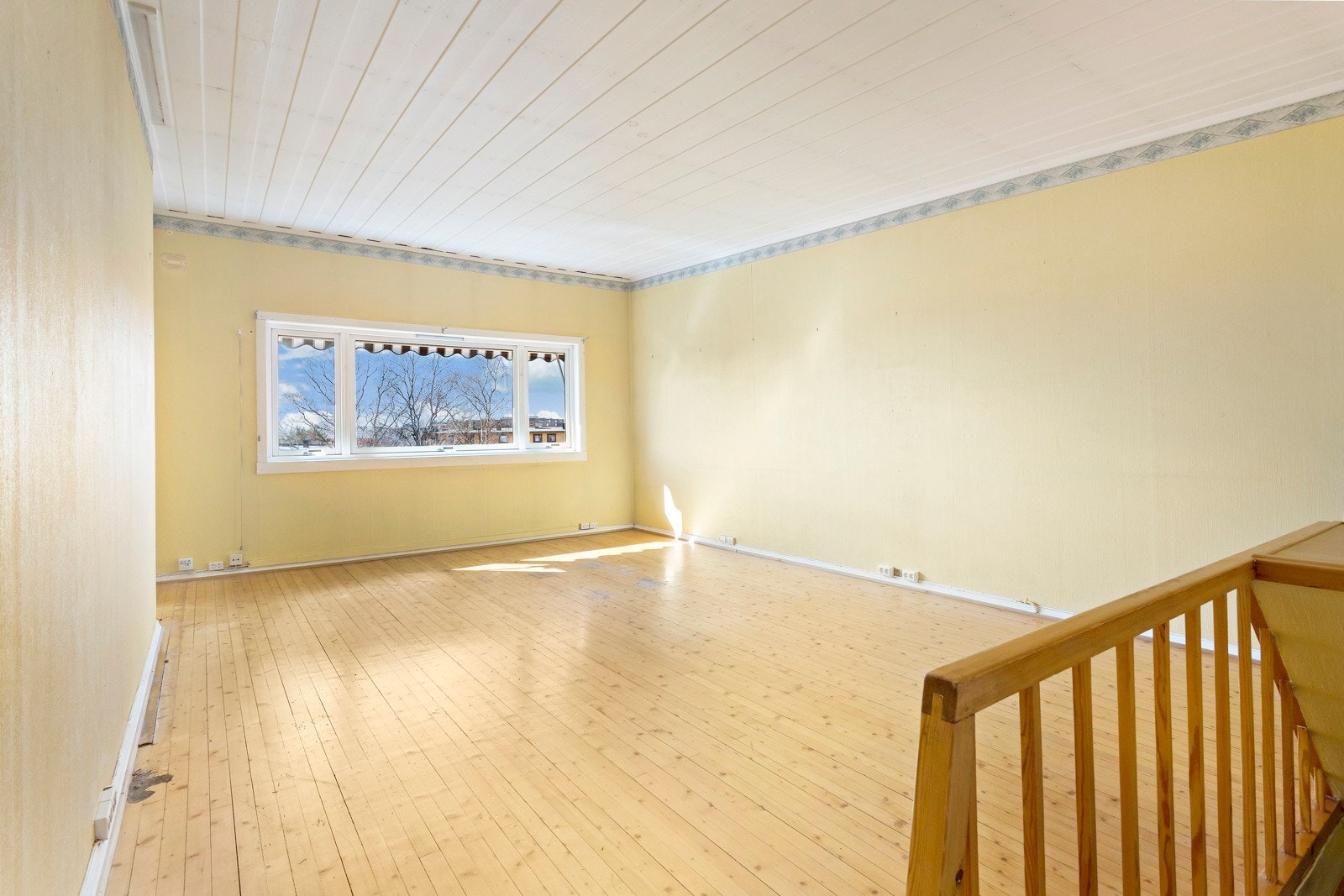 En stue med stort potensiale og mange muligheter. Galleribilde