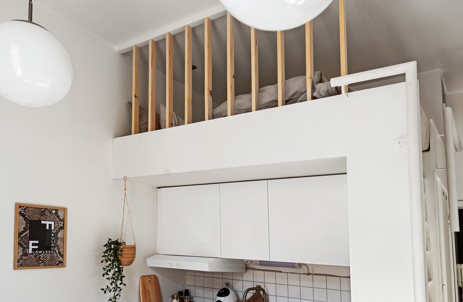 Det er montert rekkverk på hemsen Galleribilde