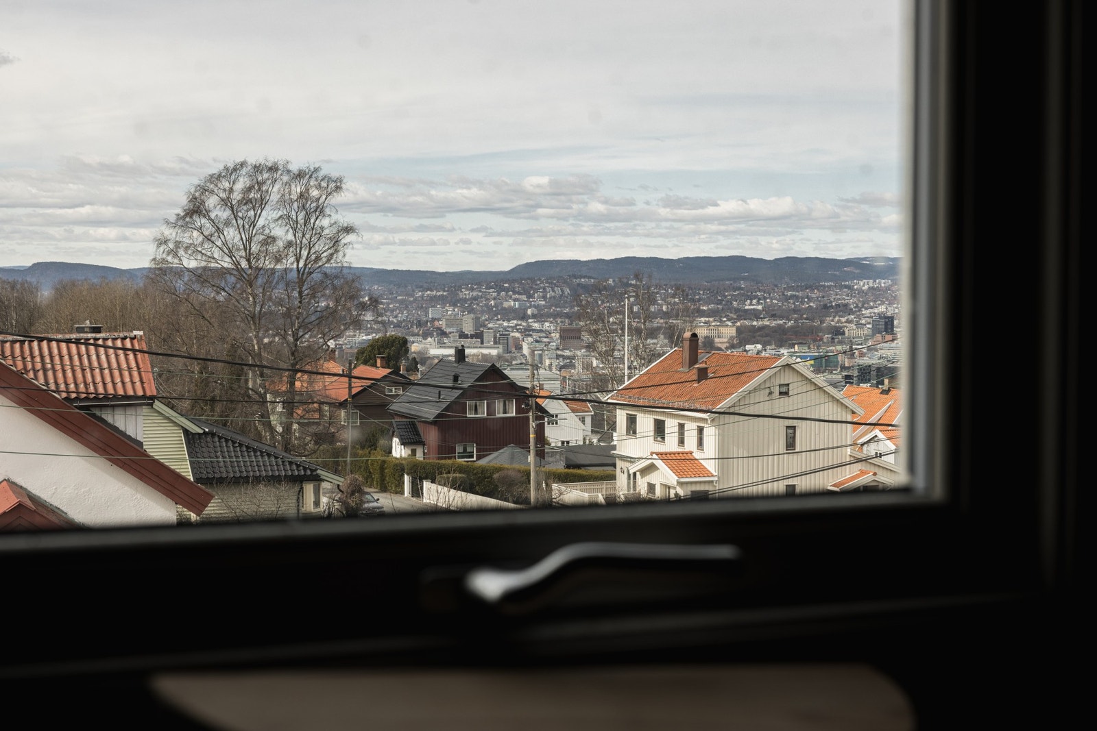 Hyggelig utsyn fra hjemmets vinduer. Galleribilde