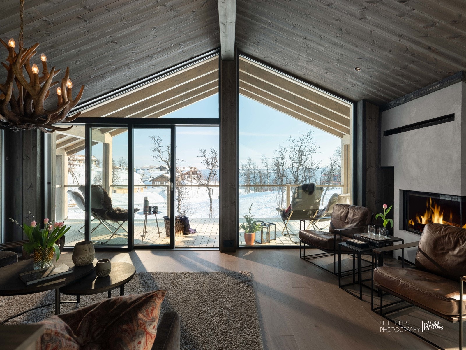 Eiendomsmegler Jannike S. Herleiksplass har gleden av å presentere Skuehytten. Bilde er fra lignende Skuehutte i område. Avvik på fargenyanser, takvinkel osv kan avvike. Galleribilde