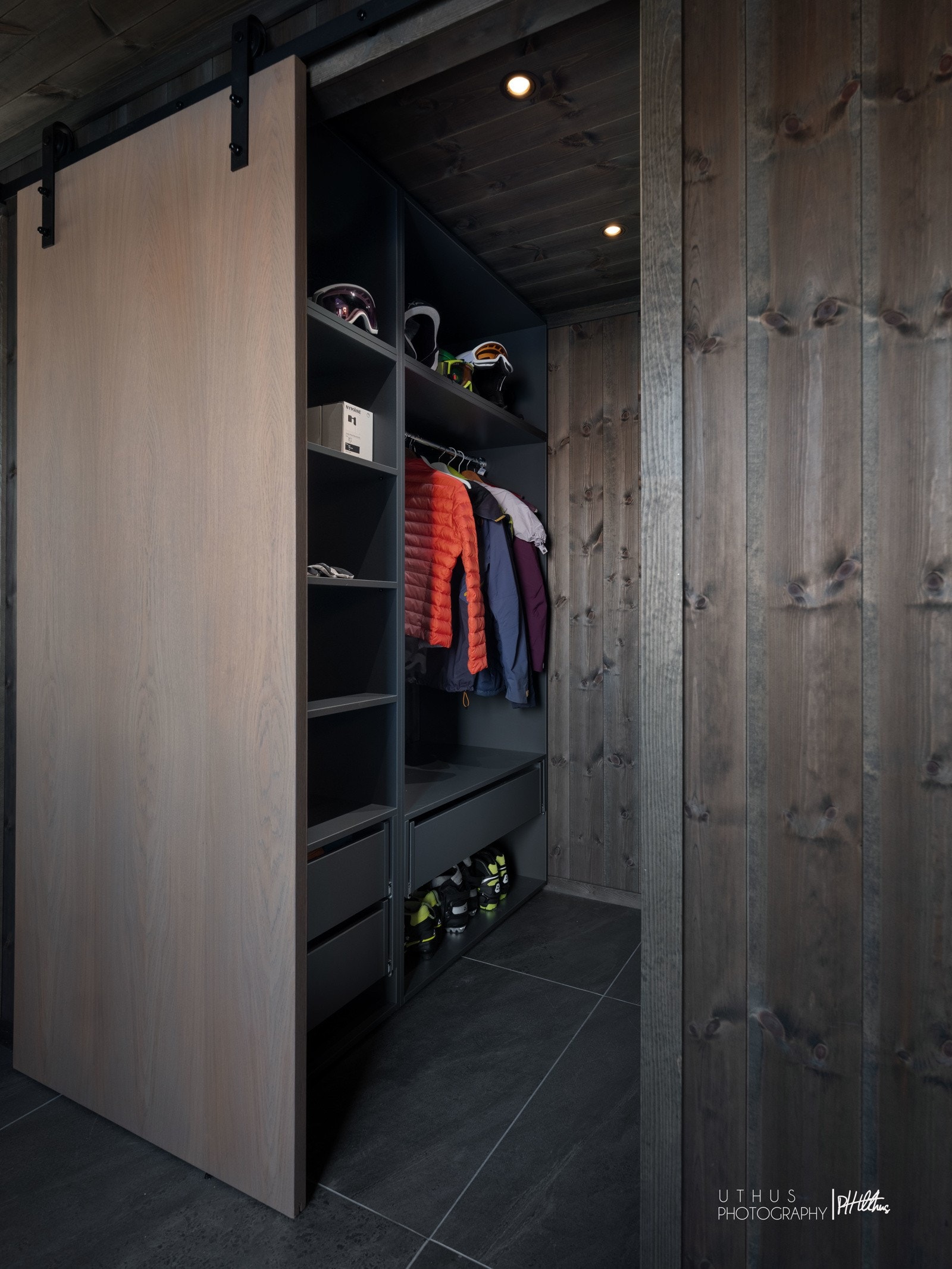 Bod - Bilde er fra lignende Skuehytte i område. Noe avvik på fargenyanser, løsninger og leveranse kan avvike. Se plantegninger og leveransebeskrivelse for standardleveranse Galleribilde