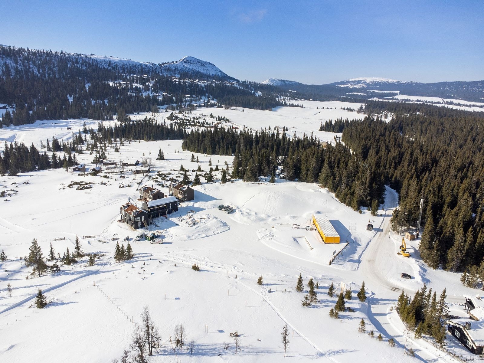Dronefoto over eiendommen. Galleribilde