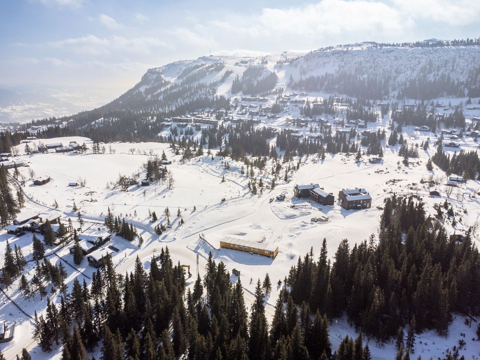 Dronefoto over eiendommen. Galleribilde