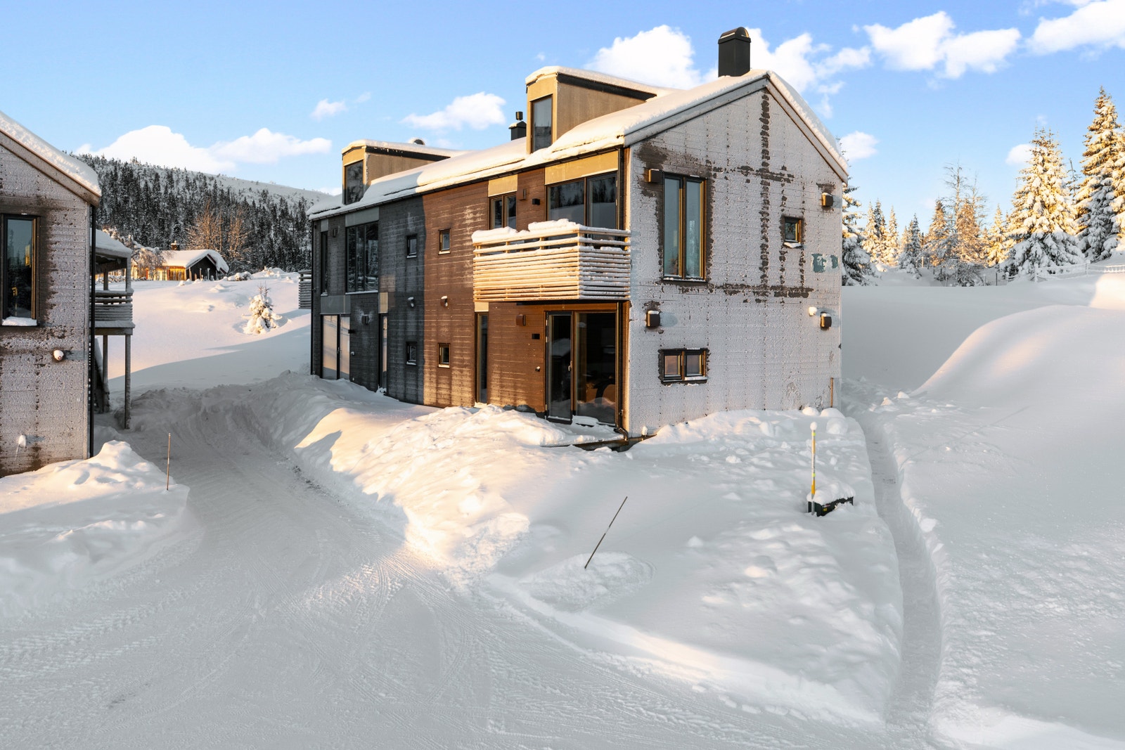 Foto fra ferdigstilte hus på Kvitplassen. Kvitplassen bli bli opparbeidet som et hyggelig tun med stedsegnet arkitektur. Galleribilde