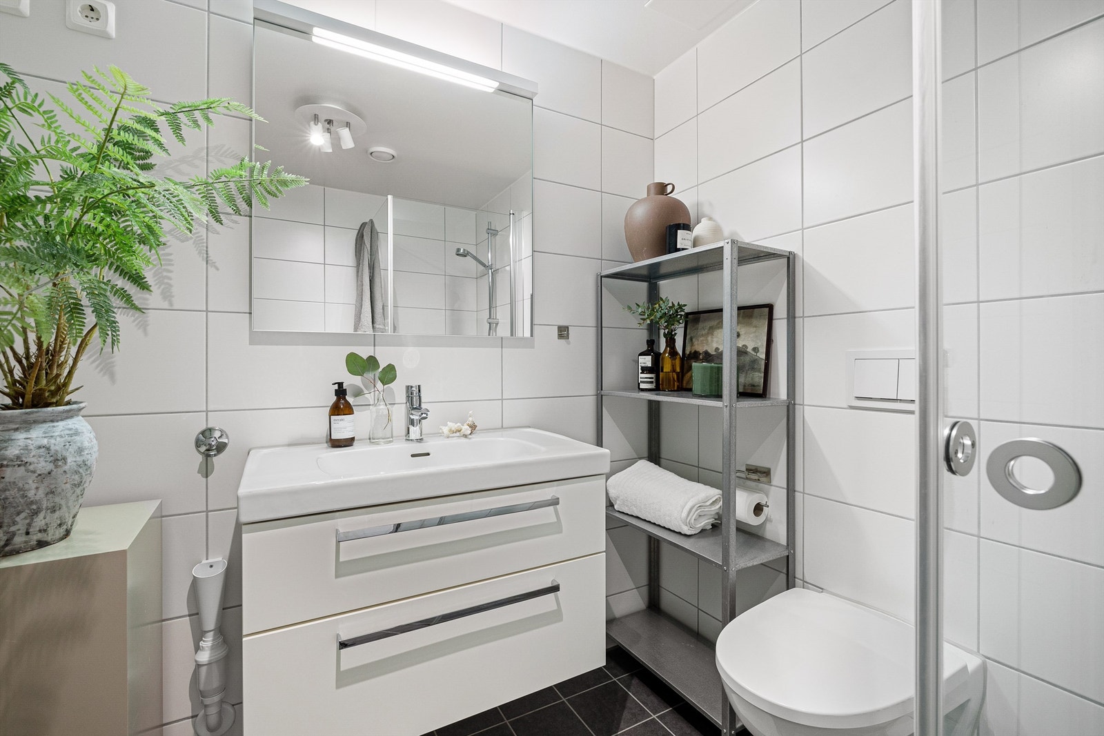 Her er det opplegg til både vaskemaskin og tørketrommel Galleribilde