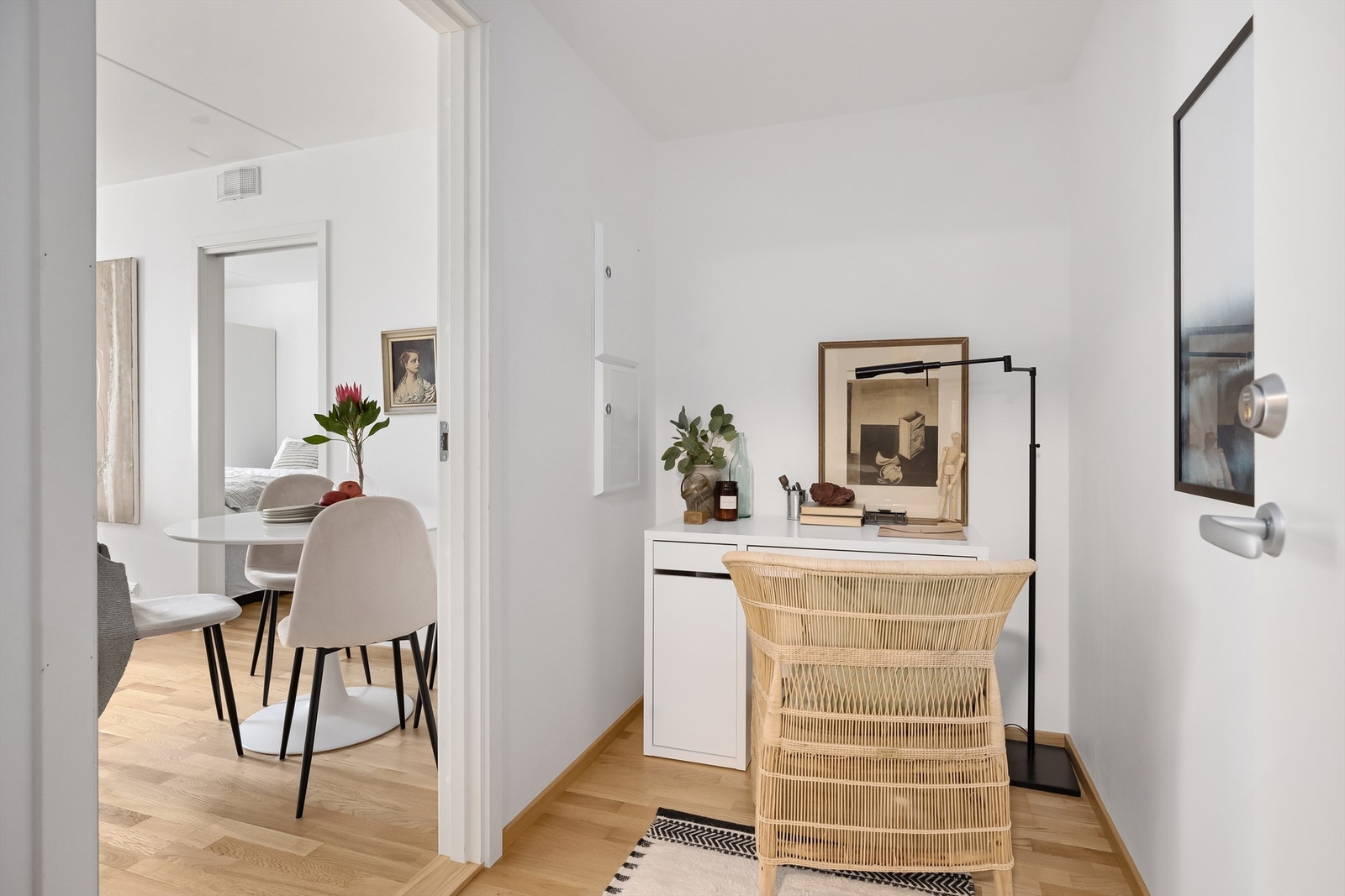 Stor entré med god plass til ytterklær og sko Galleribilde