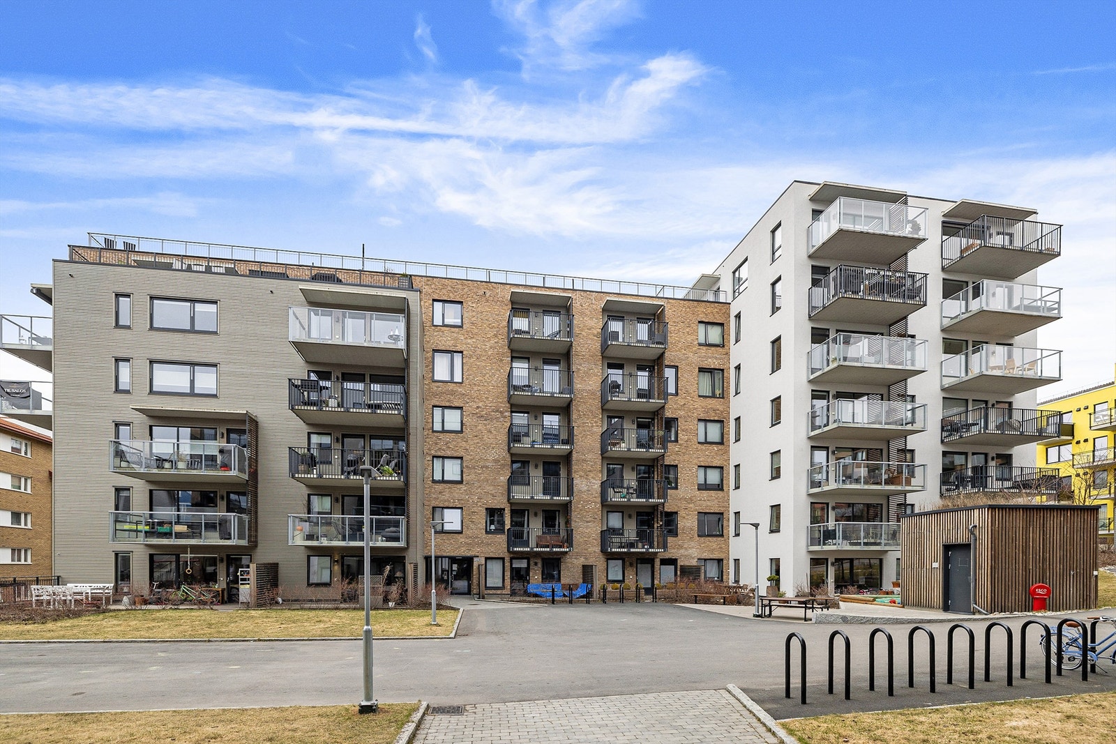 Leiligheten ligger i Kavaleren som er et sentralt boligprosjekt som ligger midt på Rodeløkka, en oase i den pulserende bydelen Grünerløkka Galleribilde