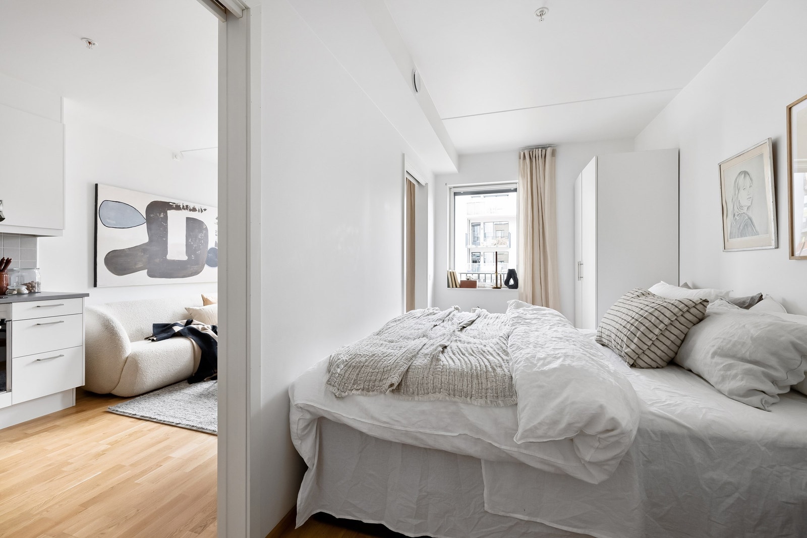 Soverommet har to innganger fra stuen Galleribilde