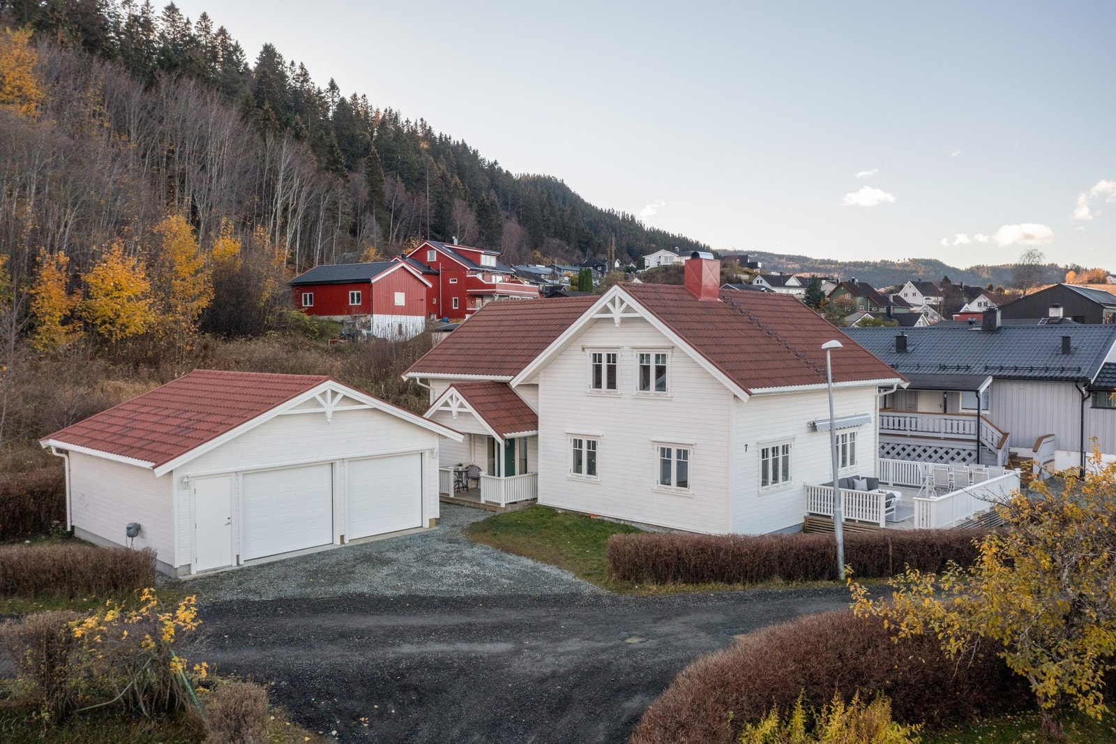 Innholdsrik enebolig med nytt tilbygg fra 2012/2014, samt ny dobbeltgarasje. Galleribilde