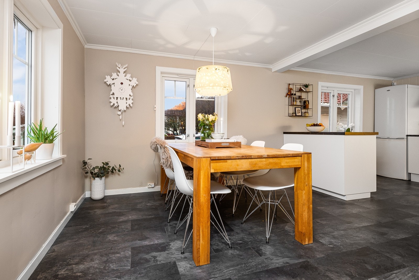 Spisestuen er på 10.5 m² og har god plass til stor spisegruppe. Galleribilde