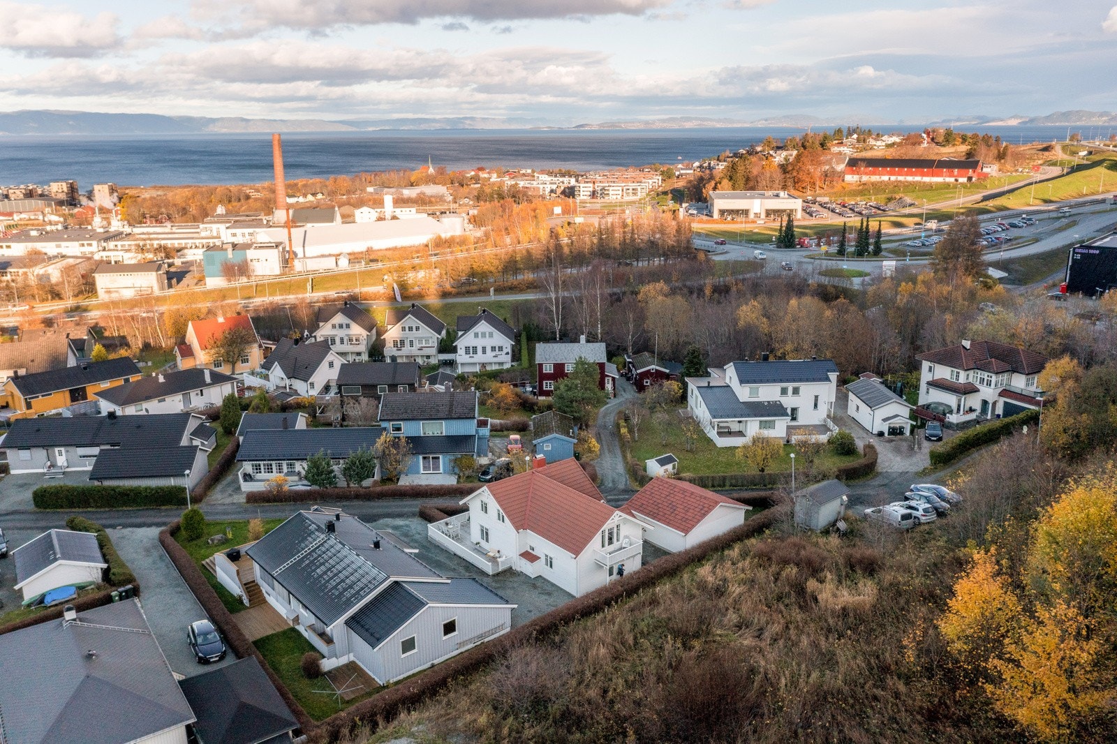 Umiddelbar nærhet til marka grensa med flotte turstier sommer som vinter. Galleribilde