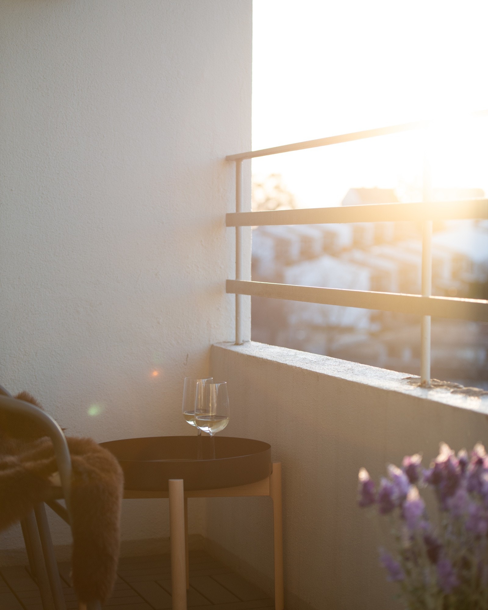 En skjermet uteplass med rom for mye utendørs hygge! Galleribilde
