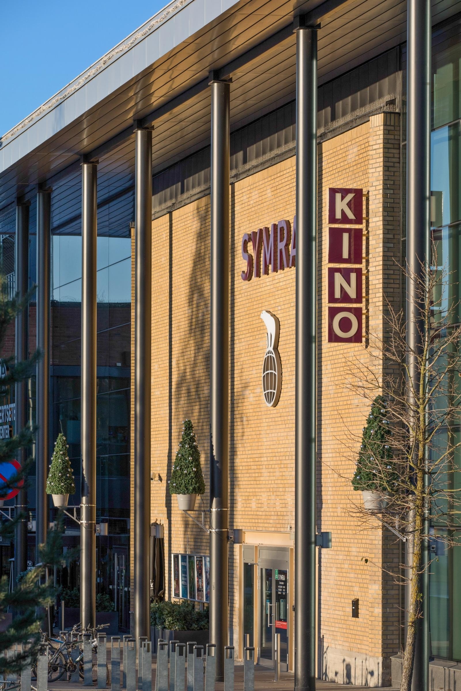 Kort vei til kjøpesenter og kino Galleribilde