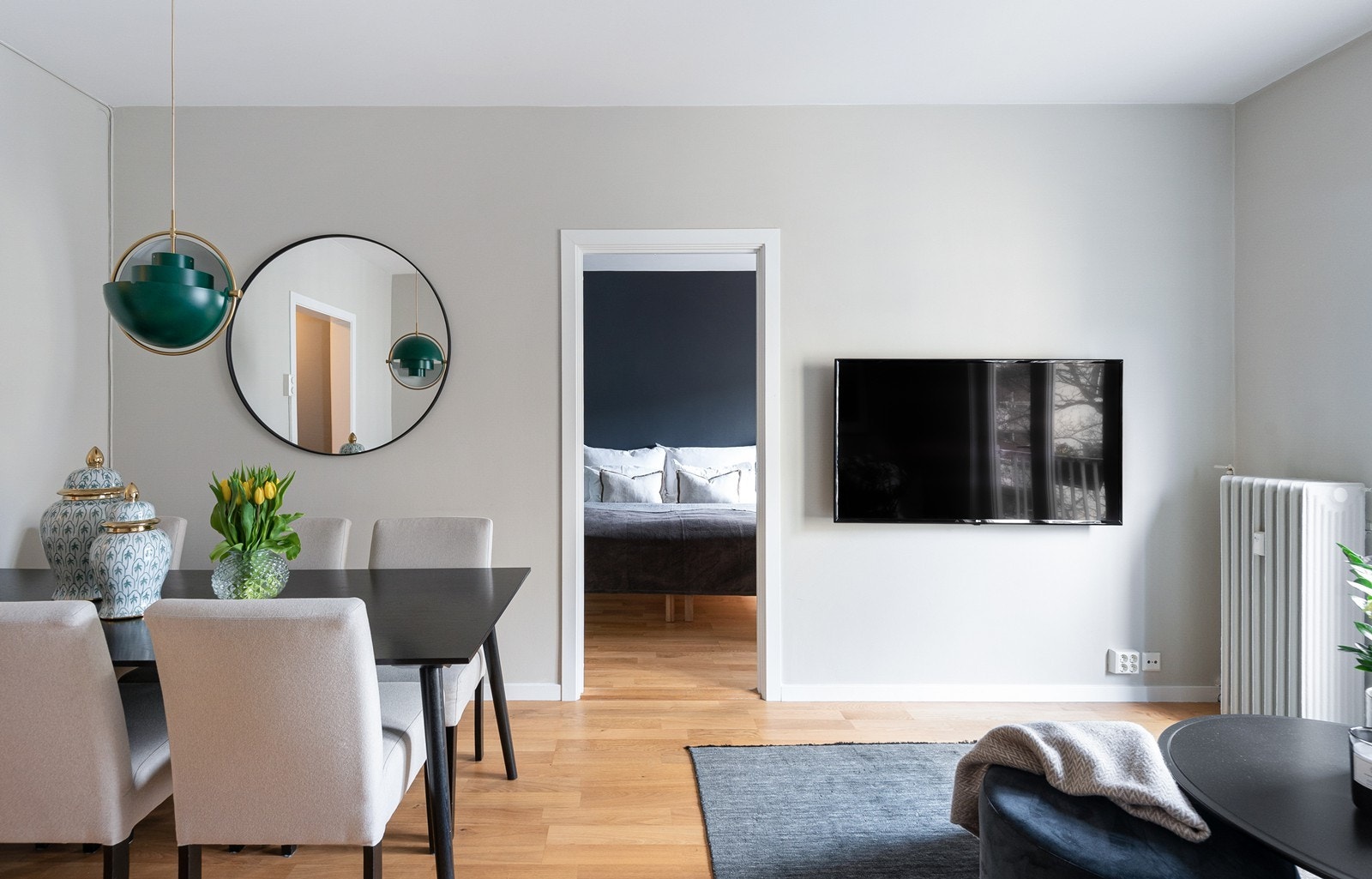 Fra stuen er det direkte adkomst til stort soverom. Galleribilde