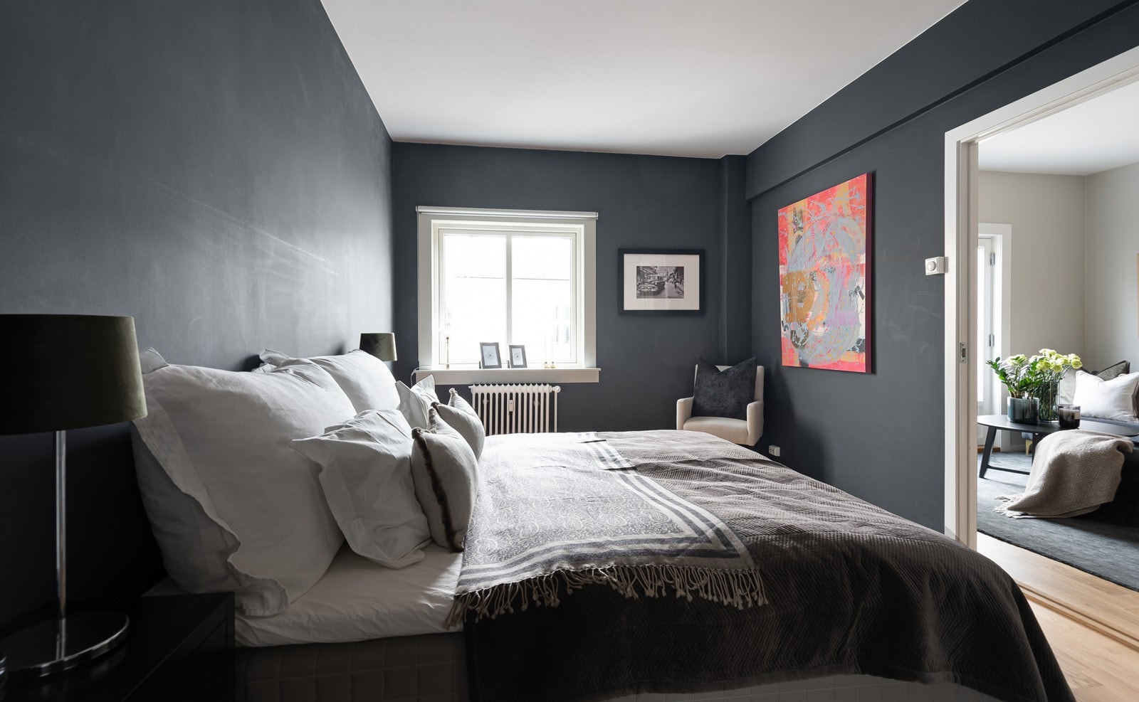 På soverommet har du også muligheten til å sette opp enda mer kommoder/skap. Galleribilde