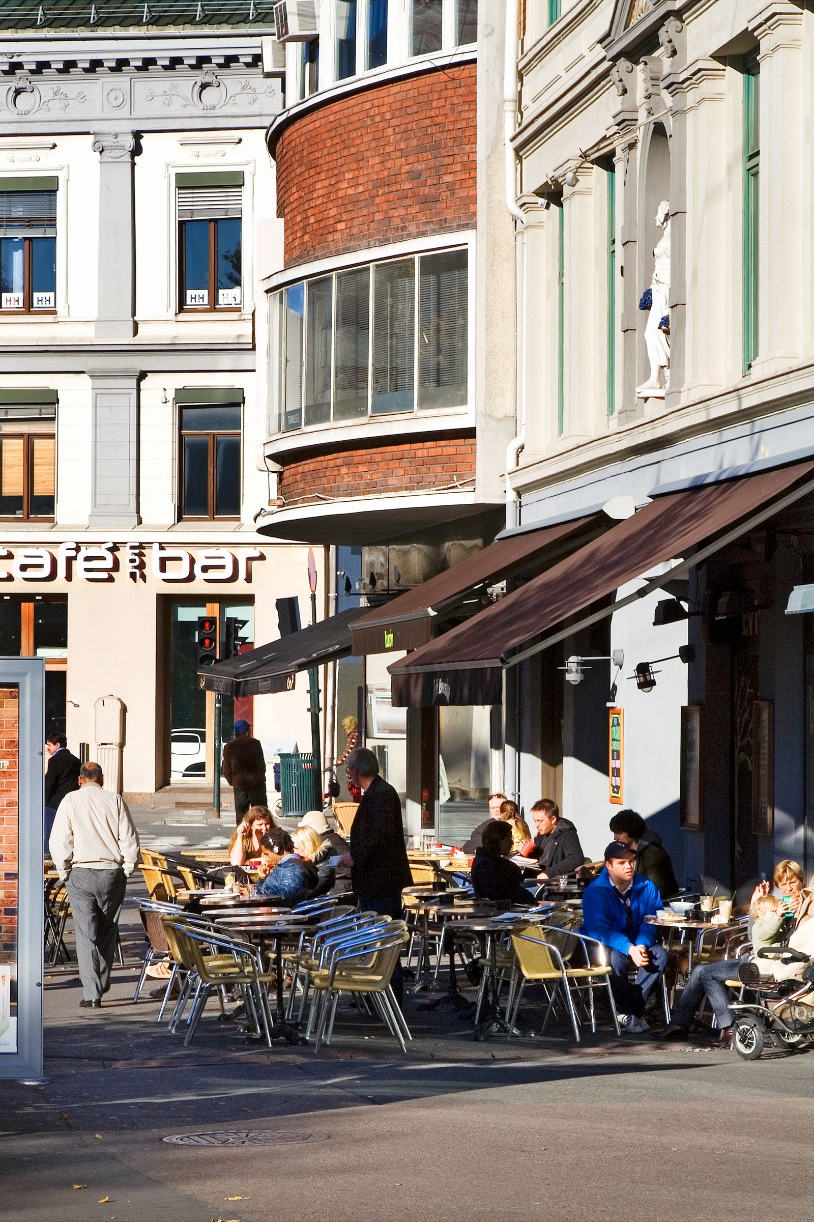 Et rikt utvalg av uterestauranter på Grønland. Galleribilde