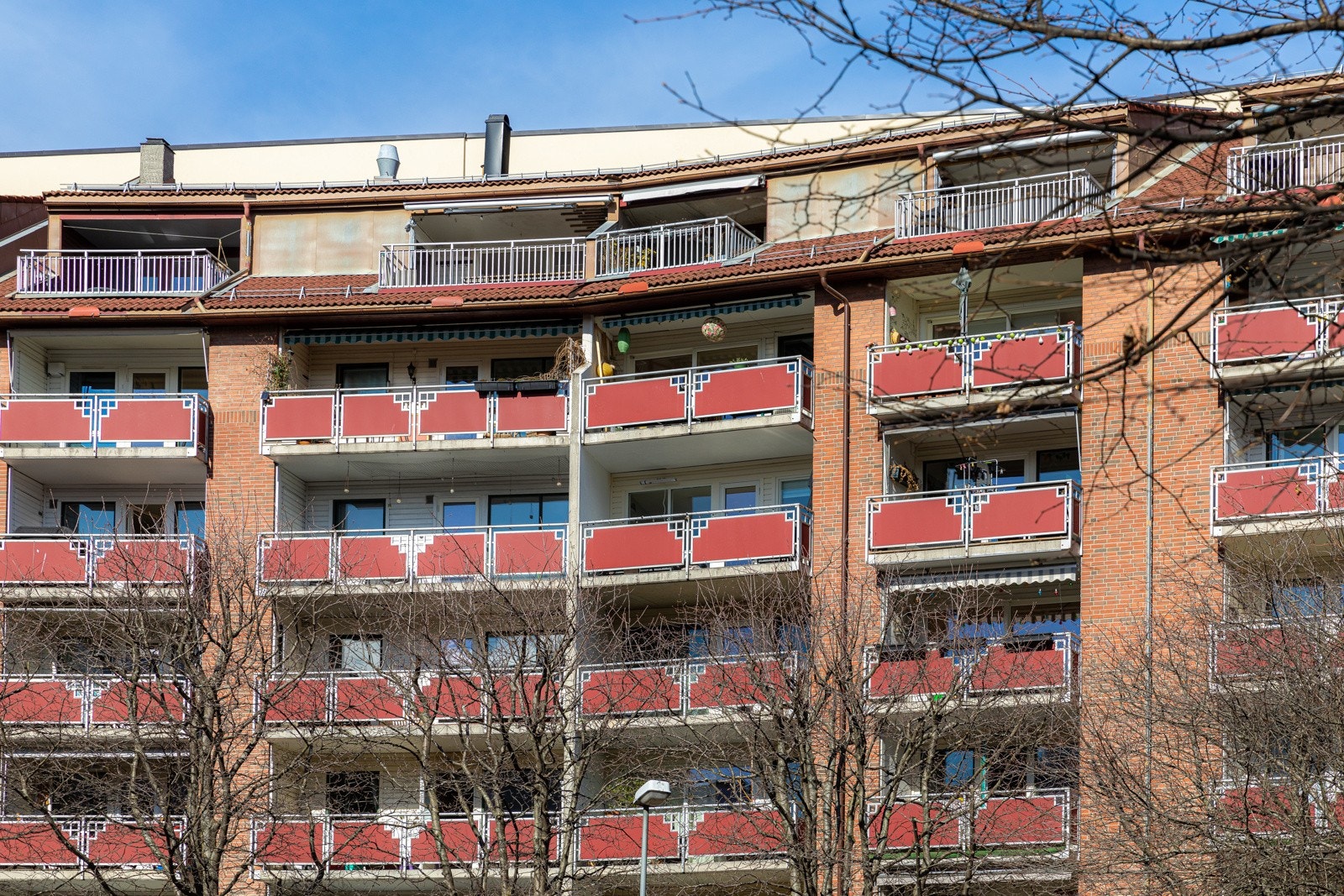 Det er heis til alle plan, sørvestvendt balkong og garasjeplass. Galleribilde