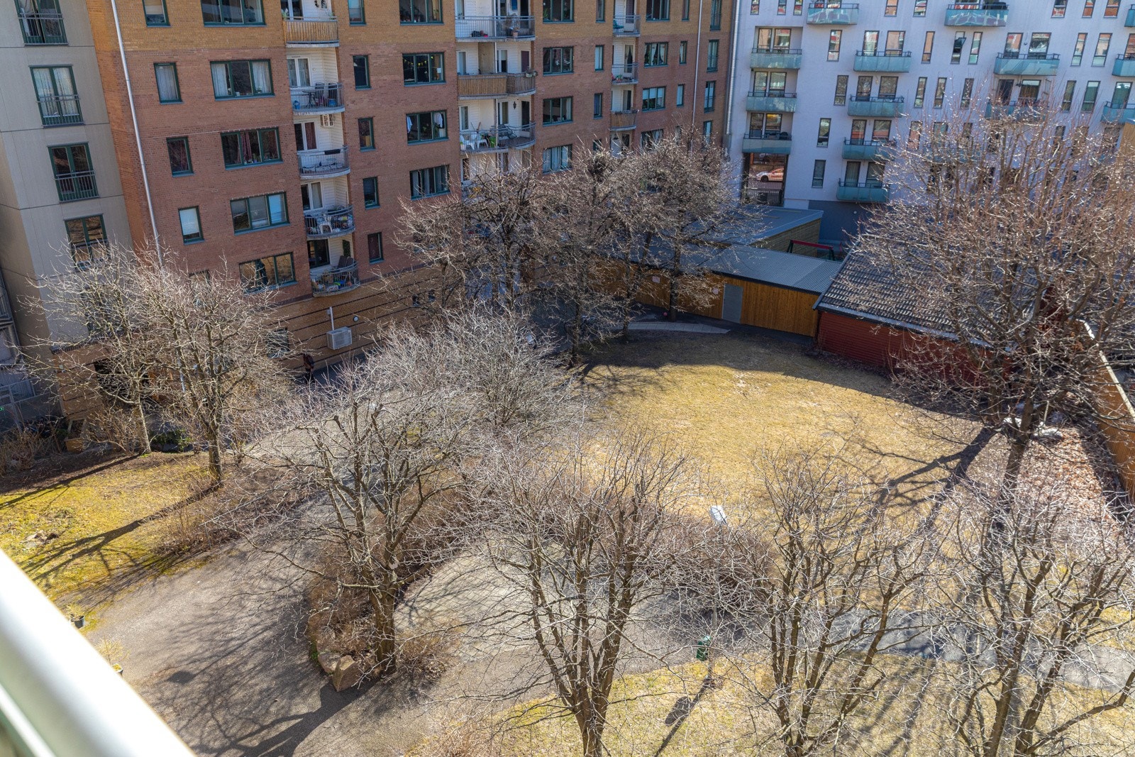 Boligen vender mot hyggelig bakgård. Galleribilde