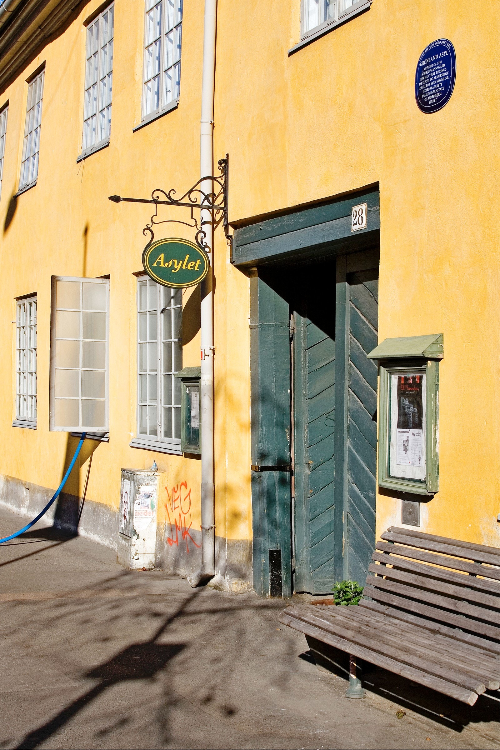 Asylet på Grønland er et hyggelig og uformell kafe som ligger i et av byens eldste trehus. Galleribilde
