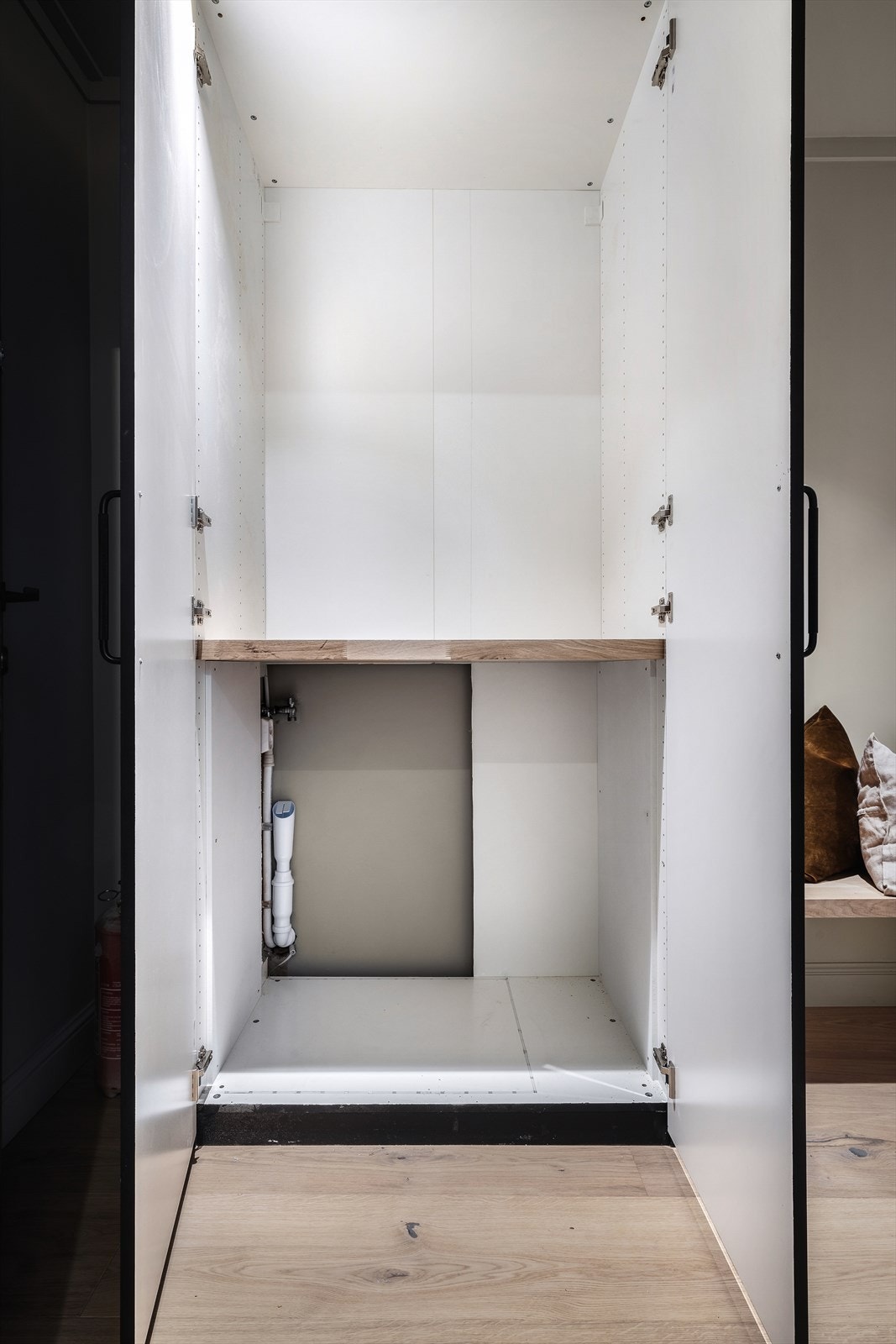 Opplegg for vaskemaskin og tørketrommel med waterguard. Galleribilde