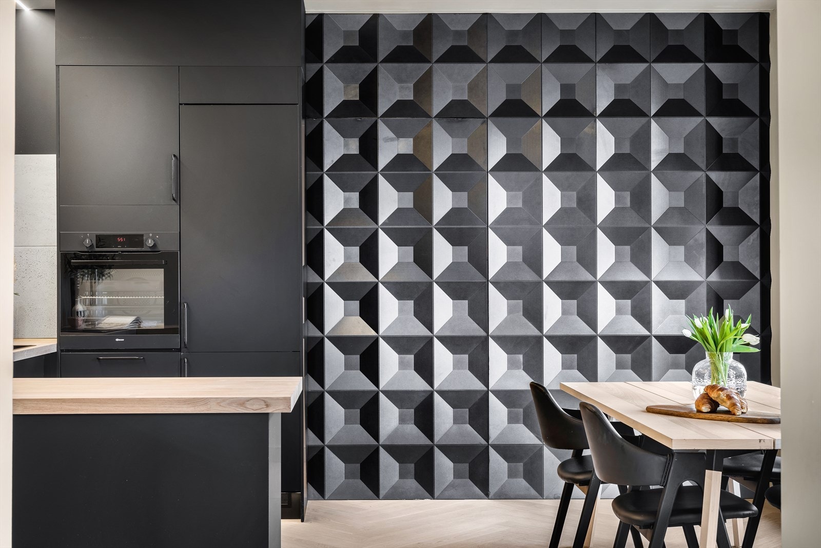 Dekorvegg fra Zenzorama med skjult skyvedør. Galleribilde