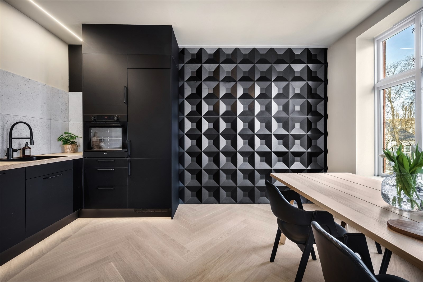 Integrert stekeovn samt kjøleskap/frys. Galleribilde