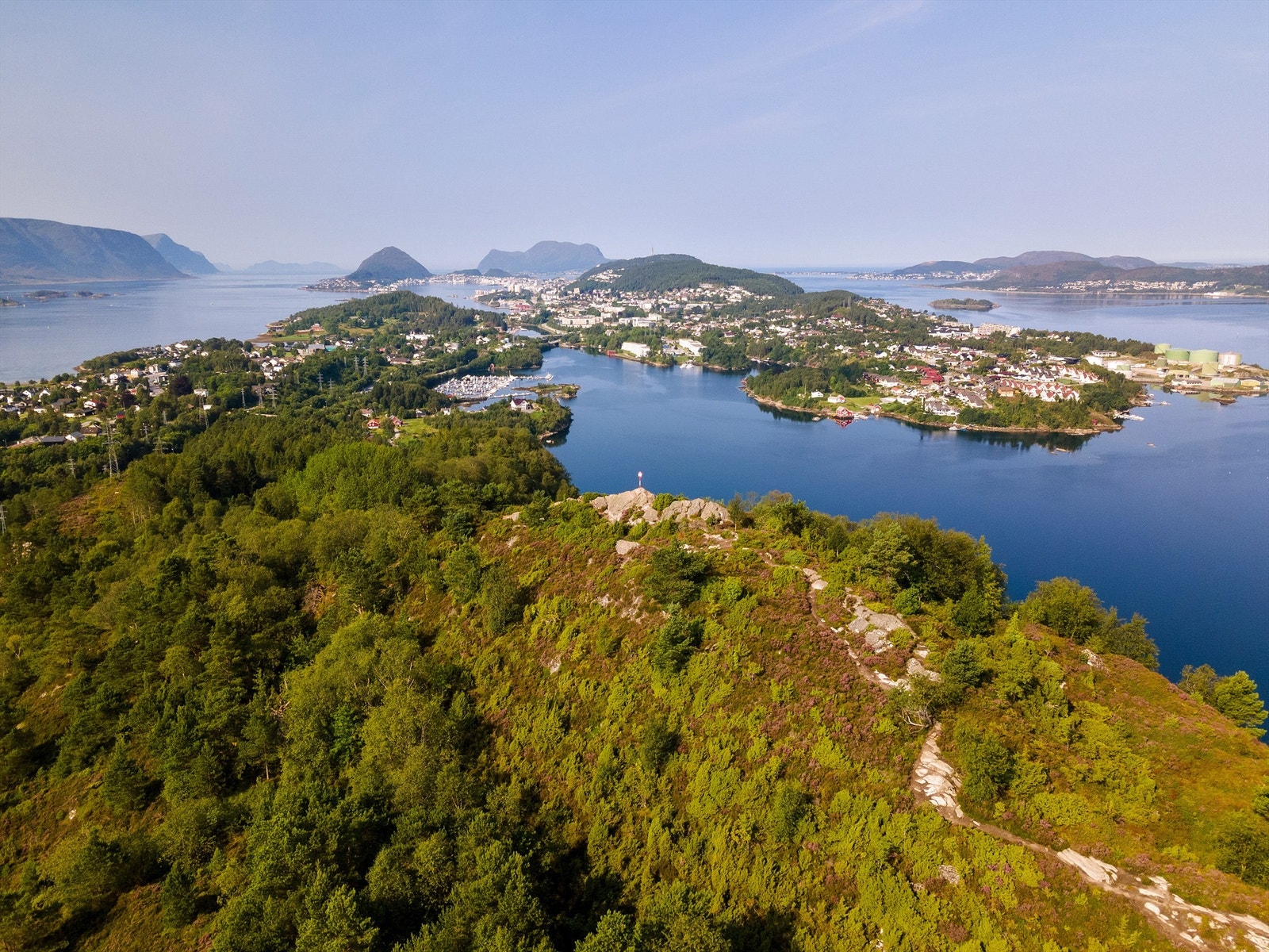 Flott turområde på Høgenakken i gangavstand fra eiendommen Galleribilde