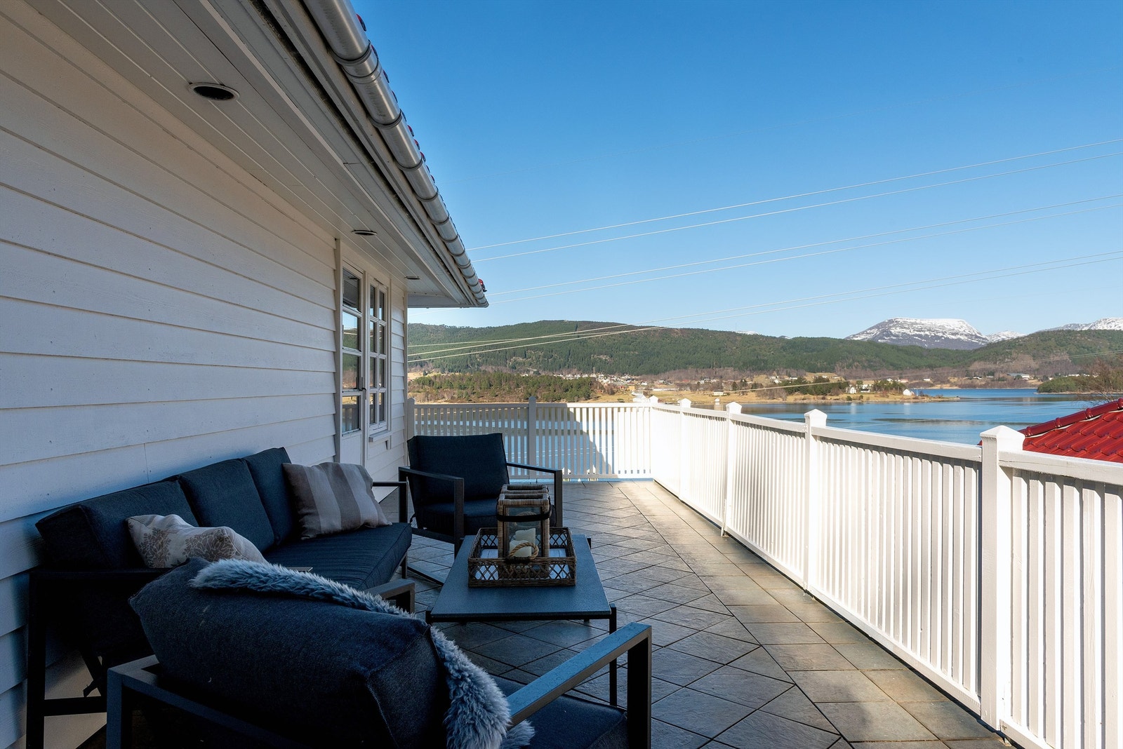 Veranda med utgang fra kjøkken. Galleribilde