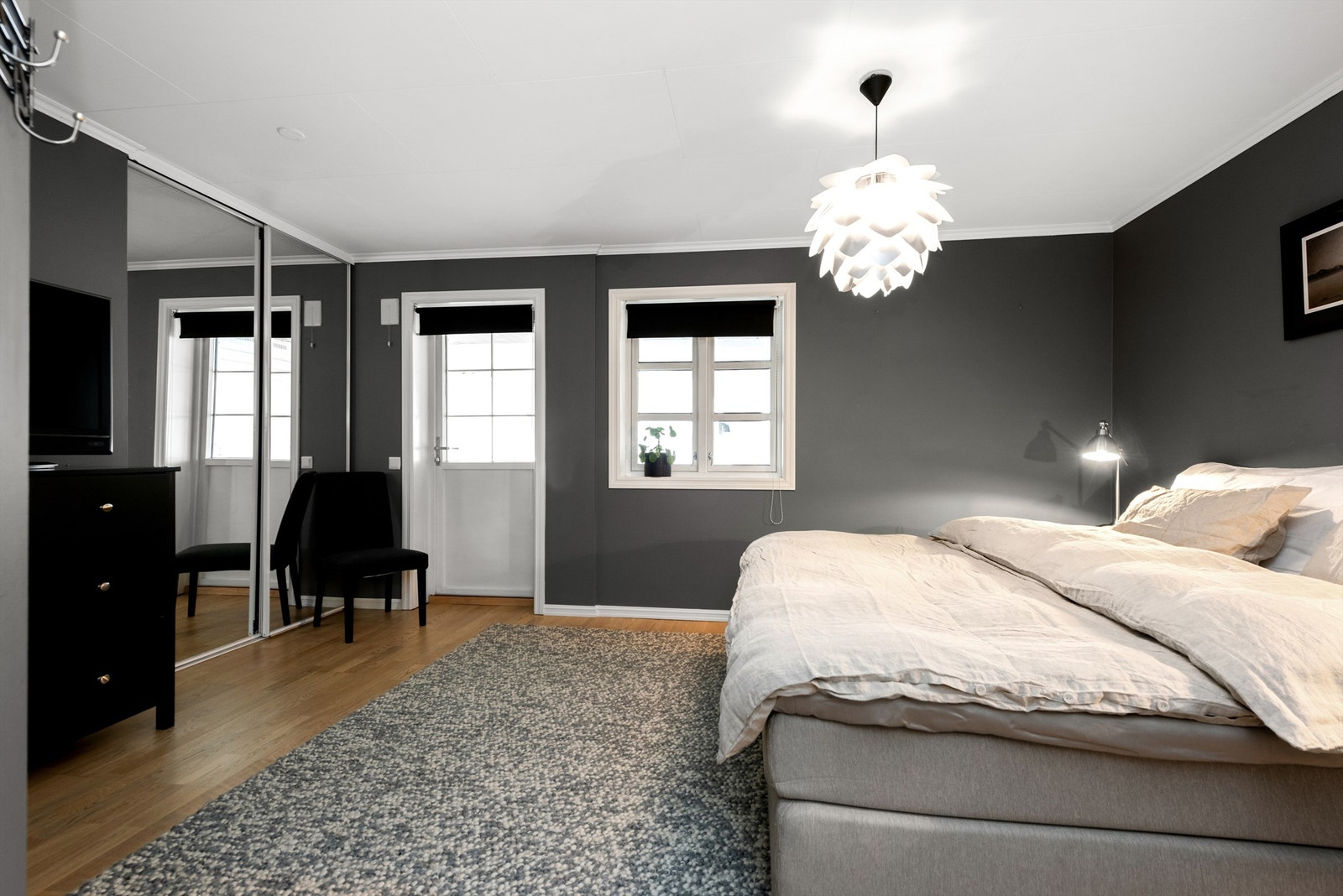 Hovedsoverom med utgang. Galleribilde