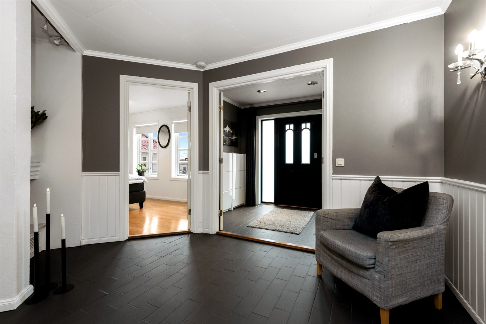 Hall entrè med gulvvarme. Galleribilde