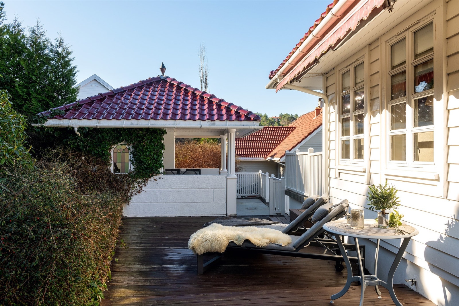 Sørvendt markterrasse på ca 58 m2. Galleribilde