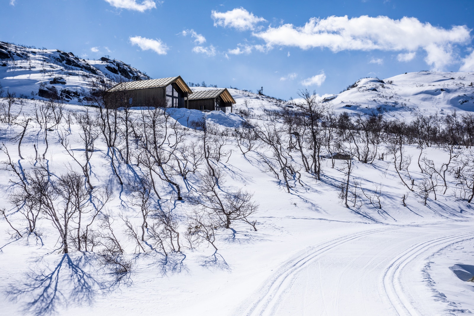 Hyttene sett fra rundløype Galleribilde