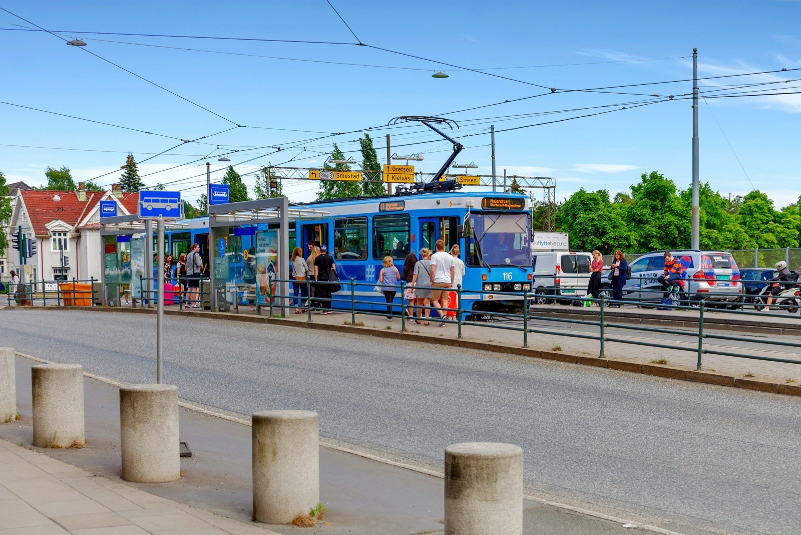 Leiligheten ligger like ved både buss, T-bane og trikk. Galleribilde
