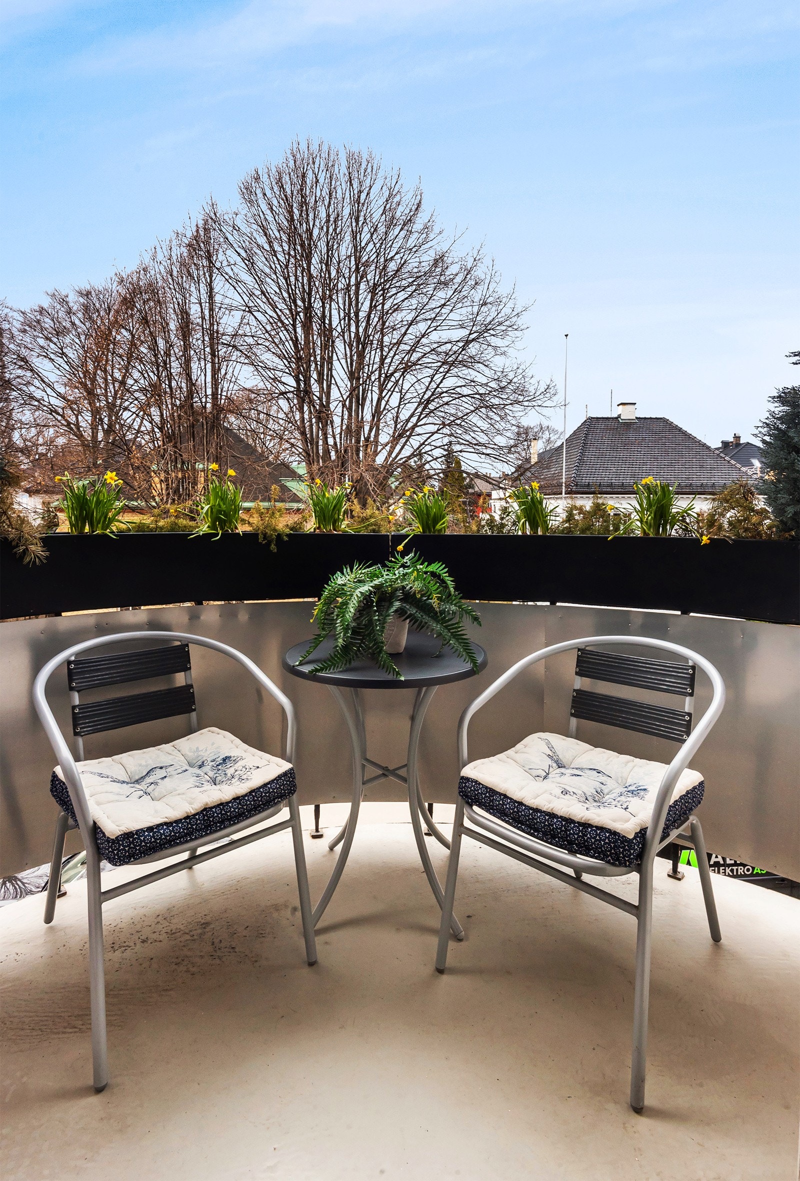 Leiligheten har en rolig og tilbaketrukket beliggenhet Galleribilde